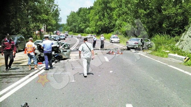 Sotii s-au prabusit cu MIG-ul, sotiile s-au facut praf pe DN1