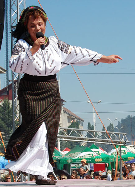 Laura Lavric are cu sora ei o dispută care datează de multă vreme