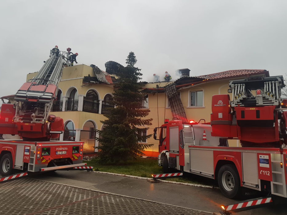 Incendiu la ferma din Rotunda a deputatului Dan Ciocan. FOTO&VIDEO