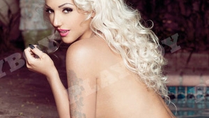 Imagini hilare cu fiica prezicatoarei Harra! Alexandra isi striga celebritatea din Romania cu mult inainte sa apara in Playboy!