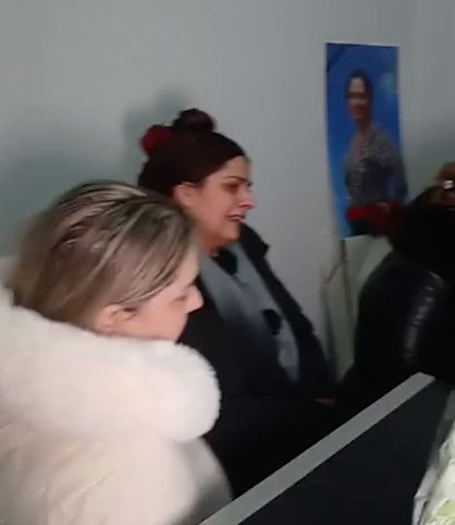 Imaginile durerii de la priveghiul Sidoniei, femeia ucisă de propriul fiu. Ce se întâmplă acum cu Robert Tănase, criminalul