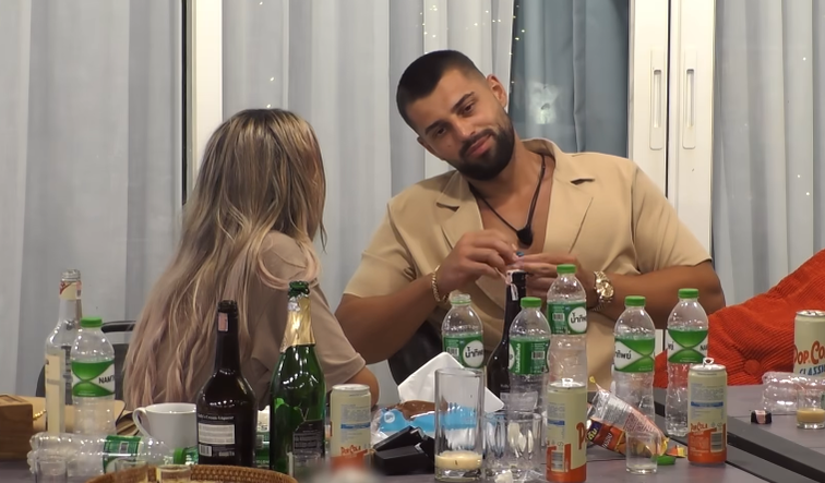 Ella a uitat că e logodită! I-a propus lui Teo să meargă în casă, dar ispita a refuzat-o. Ce i-a scris pe bilețel