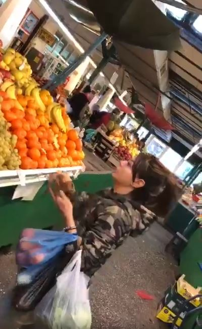 Fosta asistentă TV așteaptă fructele pe care le-a ales chiar cu mâna ei