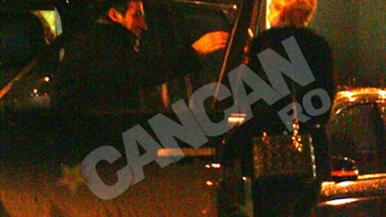 Cristina Rus ii duce umbrela sotului!