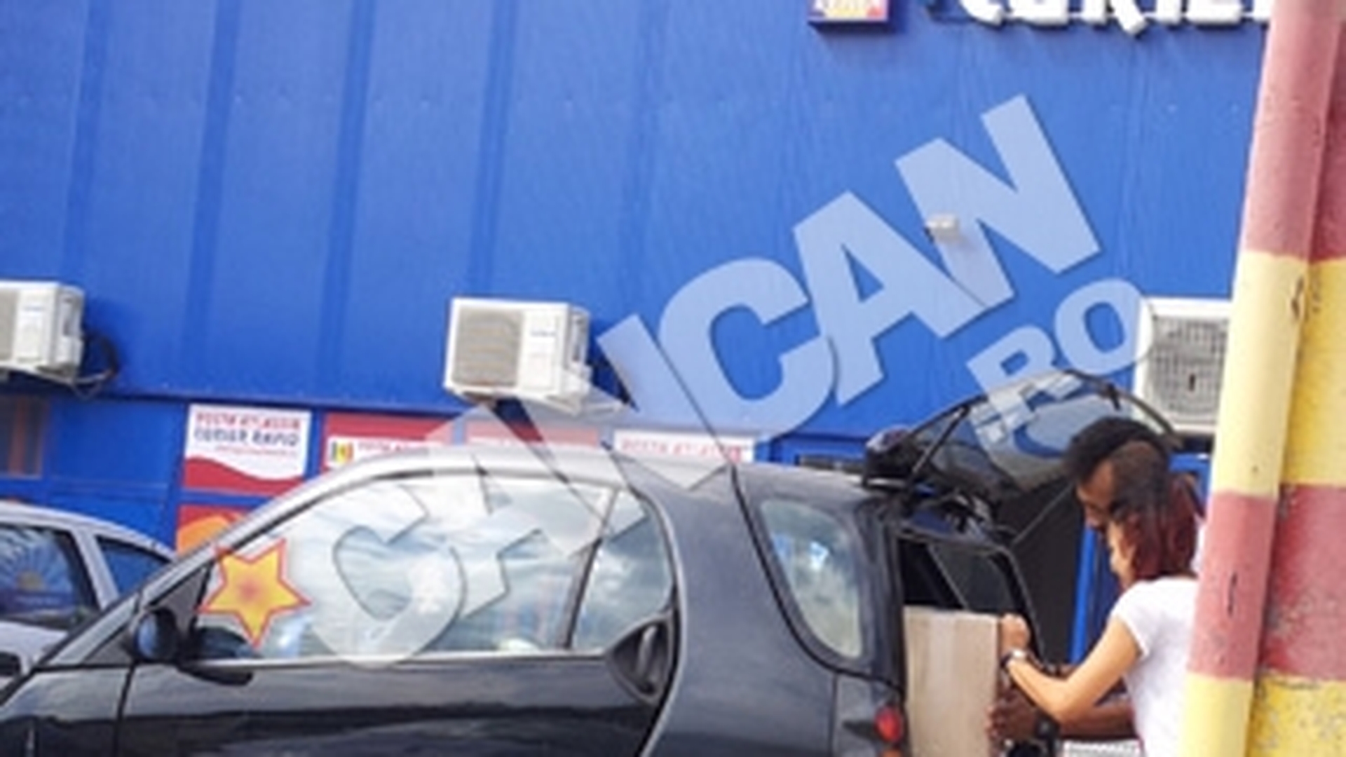 Kamara se aseaza la casa lui! Isi aduna lucrurile abandonate prin toate colturile lumii