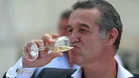 A coborât în papuci din maşină când a văzut ce fac poliţiştii! Gigi Becali se grăbea să ajungă la palat ca să facă o faptă bună, dar… 