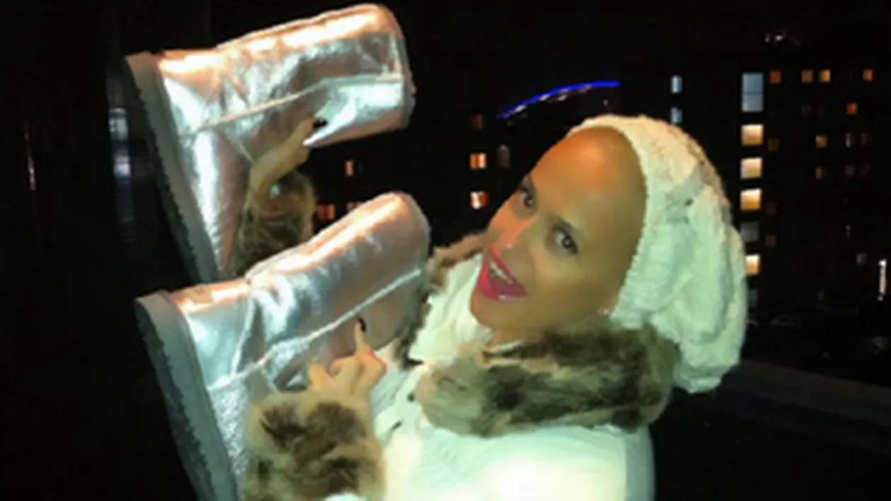 Anda Adam il asteapta pe Mos Nicolae! Vezi cum si-a pregatit vedeta cizmele