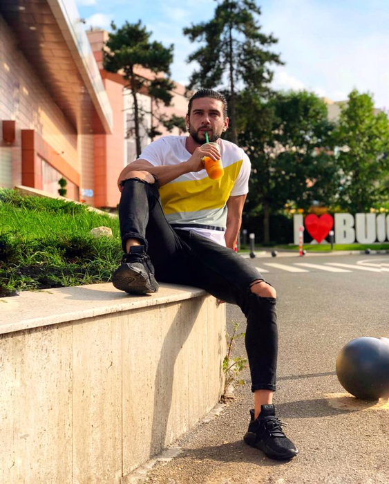Cum arăta Dorian Popa când nu avea pătrățele! Poți să juri că nu e el