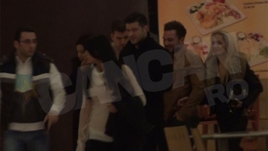 VIDEO Prieteni foarte buni sau....? Corina Caragea si Victor Slav au mers la film insotiti numai de cupluri