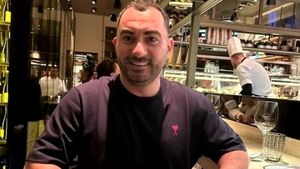 Gestul făcut de Pescobar pentru angajatele sale din Londra, de Ziua Femeii. Englezii au făcut ochii cât cepele!