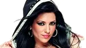 Celia poarta verigheta pe mana dreapta