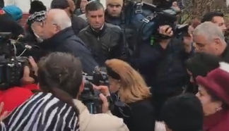 Arşinel nu s-a putut dezlipi de sicriul Stelei Popescu