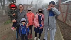 O familie cu șase copii, din Prahova, a rămas sub cerul liber, în prag de sărbători. Apel disperat al salvatorilor