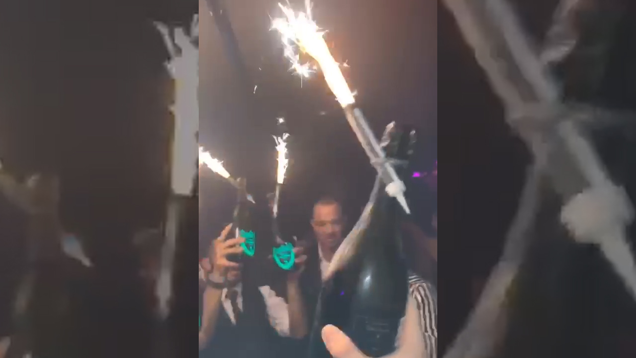 ”Prințișorul SuperBingo” a spart 10.000 € pe șampanii într-un club exclusivist din Londra