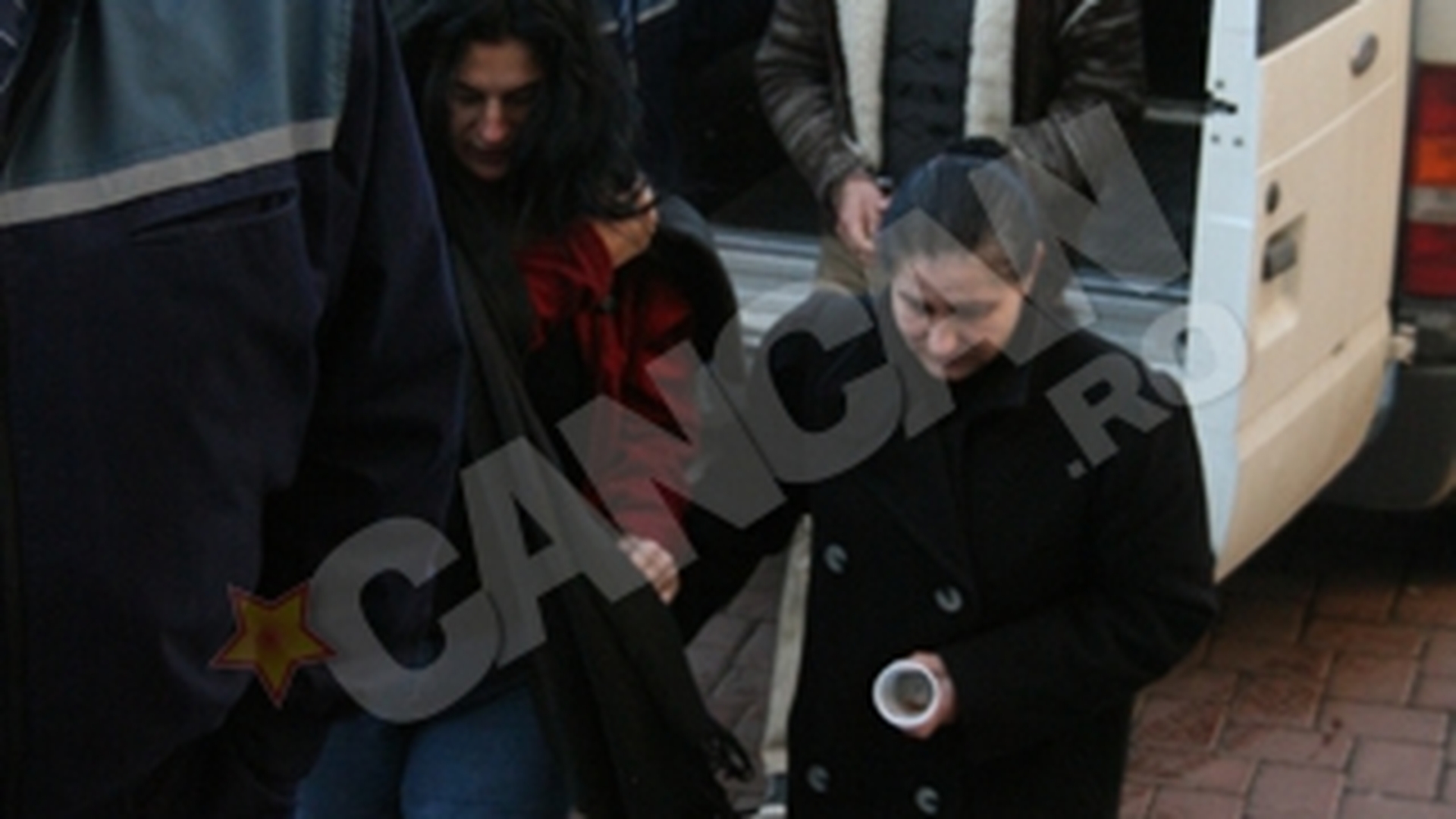 Vindea droguri, printre cruci si sicrie