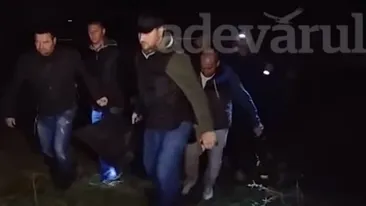 VIDEO / Rezultatele autopsiei celor doi bărbaţi găsiţi împuşcaţi în Târgovişte, după ce ar fi fost VÂNAŢI de braconieri! Medicii legişti au fost şocaţi