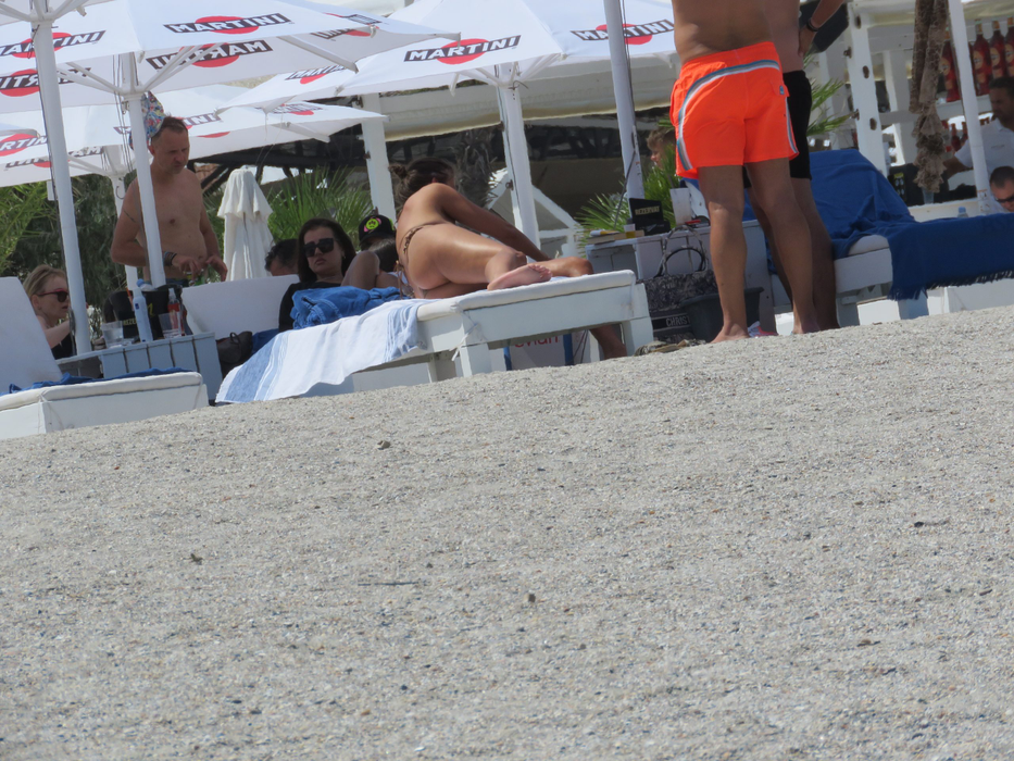 Roxana Ilie, în poziții incendiare pe plaja de la Mamaia