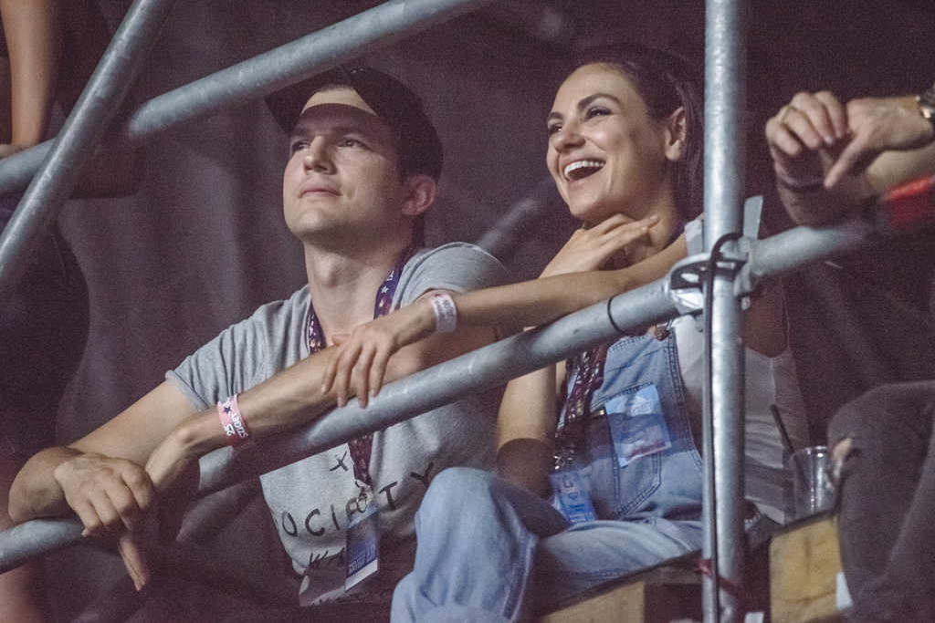 Celebra Mila Kunis a fost întrebată în direct ce face soţul ei pentru a o scoate din minţi şi a dat un răspuns genial şi neaşteptat: „Este un…”