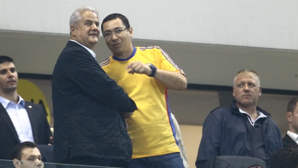 Victor Ponta si Adrian Nastase au felicitat Nationala! Uite cum s-au bucurat cot la cot pe Arena Nationala
