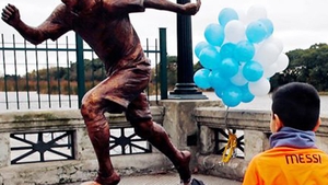 Statuia lui MESSI din Argentina, vandalizată! Cum arată acum