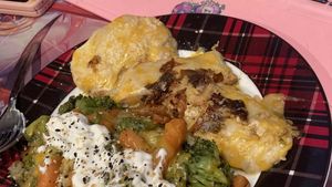 A vrut să se laude cu ce i-a gătit soției la cină și a postat această poză. Când au văzut imaginea, oamenii l-au amenințat că sună la Poliție