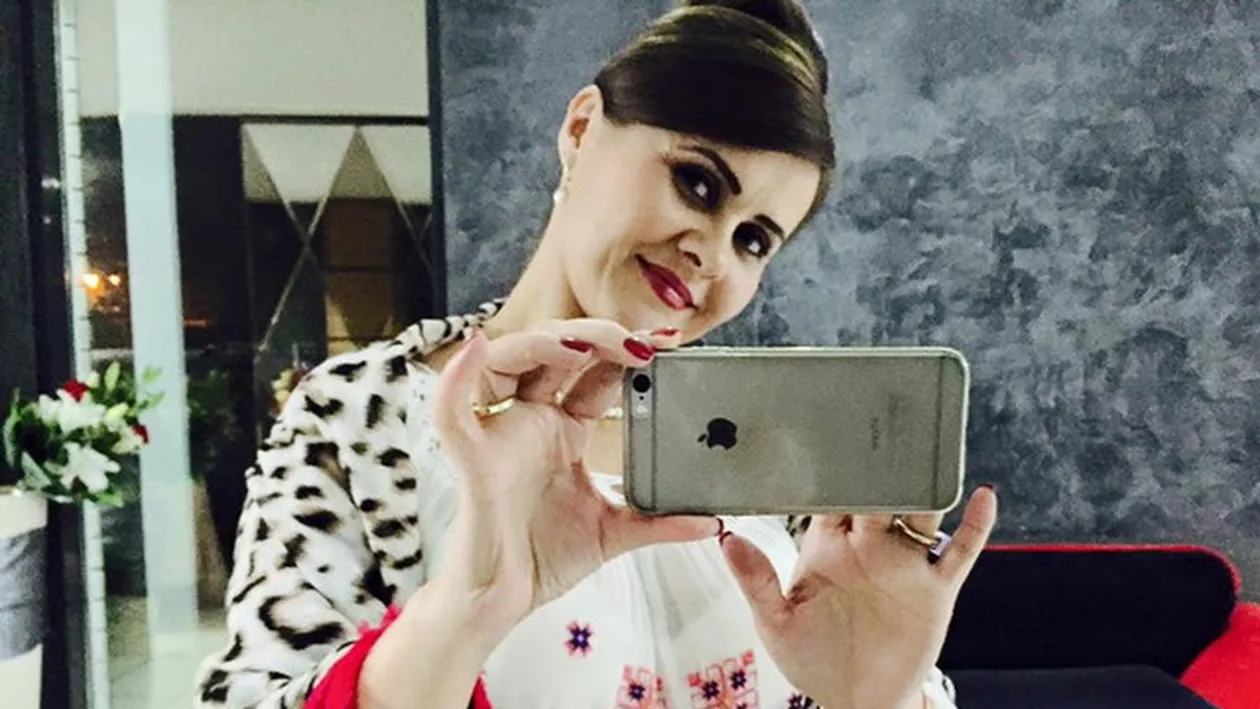 Niculina Stoican, sexy la pompa! Toti au ras cand au vazut cum s-a pozat cantareata de muzica populara!