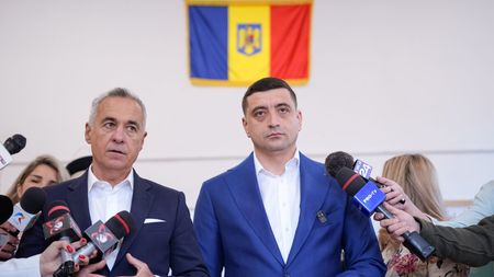 Politicianul care a ÎNCĂLCAT legea în secțiile de votare, deși George Simion și Călin Georgescu au fost dați afară de poliție
