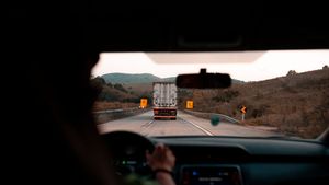 Legea care îi va nemulţumi pe şoferi! Noi reguli pentru taxele de drum. Vor fi mai mari