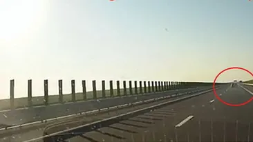 O masina a luat foc pe Autostrada A2! Operatiune de salvare facuta pe loc de alti soferi din trafic