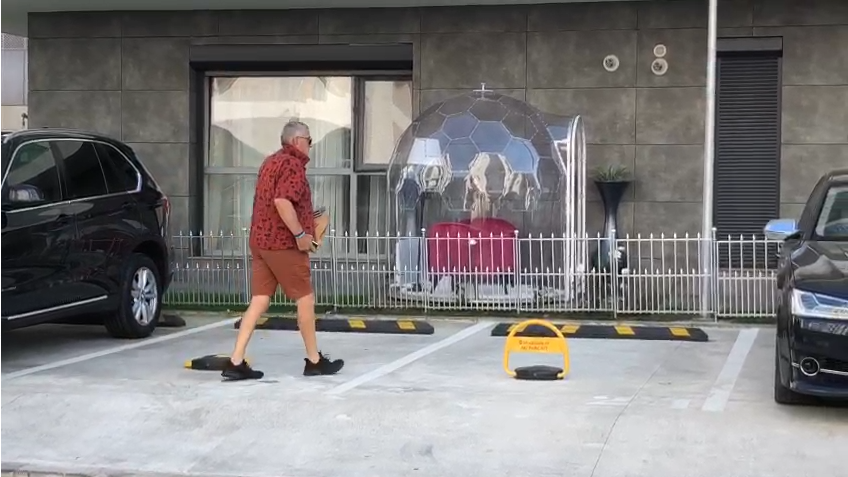 Ilie Năstase s-a schimbat, din outfit-ul lejer, într-o uniformă de  general-maior