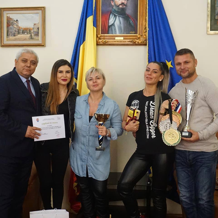 Maria Lara Alexandra Popa, campionă mondială la culturism a fost premiată azi, şi de primarul din Calafat