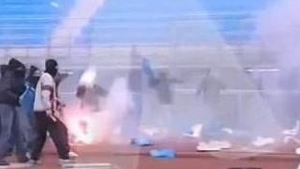 VIDEO Macel intre suporteri pe un stadion din Grecia!