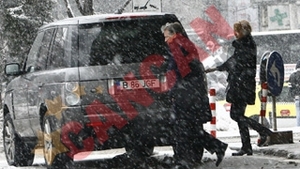 Vova Kohn infrunta gerul langa o blonda