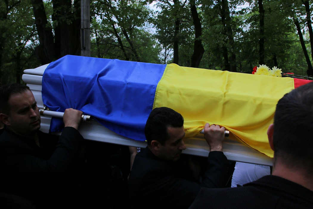 Sicriul Ionelei Prodan a fost îmbrăcat în drapelul României