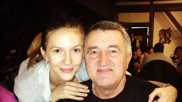 Adela Popescu radiază de fericire lângă tatăl său! Uite cât de bine le stă împreună şi ce familie fericită sunt!