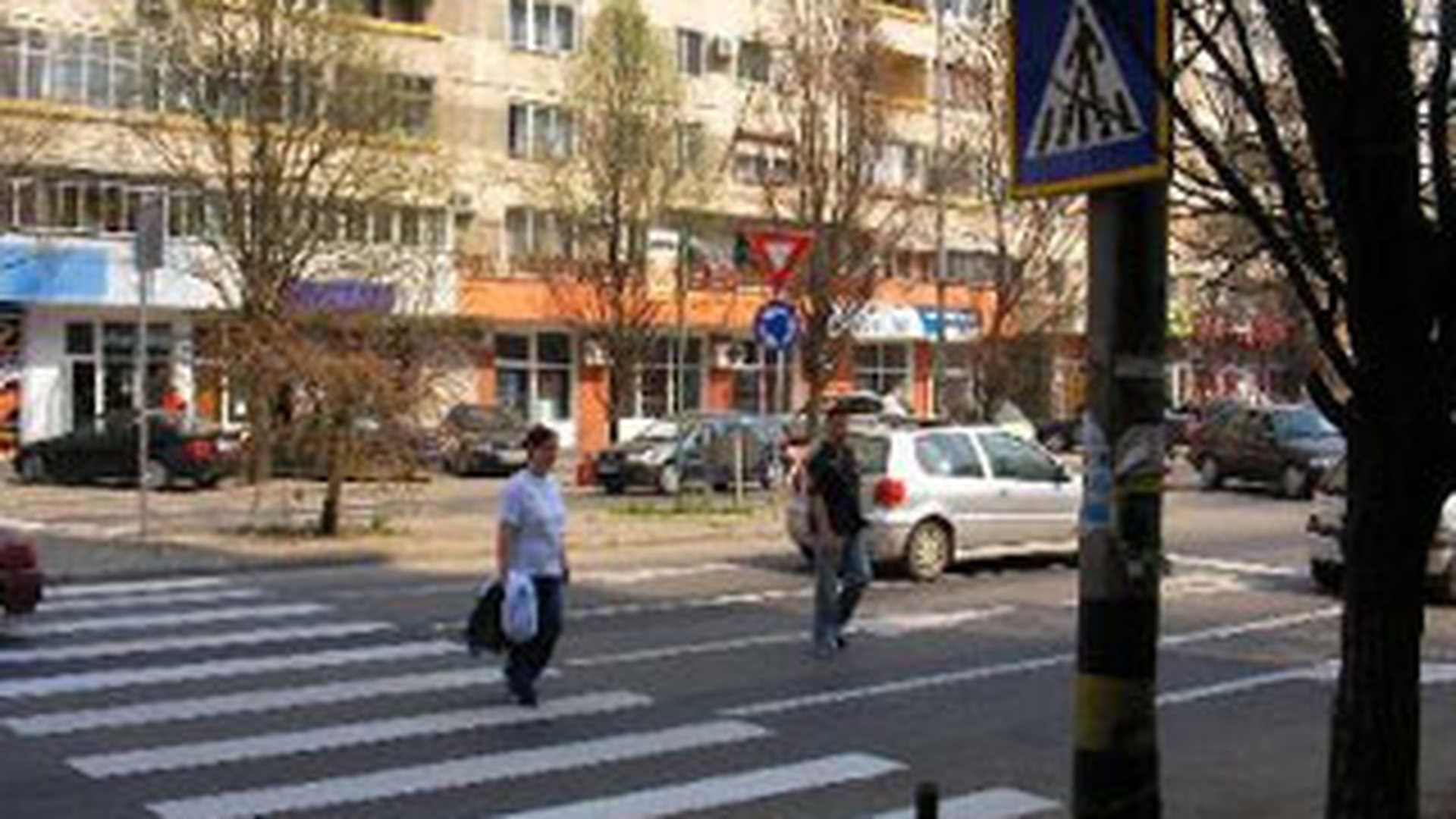 Trecerile de pietoni din Bucuresti vor avea semne de circulatie alimentate de soare