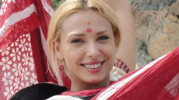 E scris in destinele lor! Iulia Vantur si Salman Kahn sunt suflete-pereche si au sanse mari sa se casatoreasca in 2015!