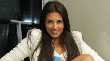 Uite cat de bine arata mama vitrega a Antoniei! Vezi cum a innebunit Vegasul cu formele ei