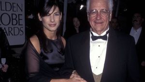 Sandra Bullock este în doliu. Tatăl actriței a murit!