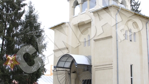 200 de persoane au fost la înmormântarea de la Câmpina a elevei moarte în tabără! Colegii au venit cu autocarul din Bucureşti