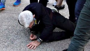 Primar bătut în plină stradă de extremiști. Bărbatul a fost spitalizat. Care este starea lui de sănătate