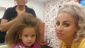Sânziana Buruiană, nedespărțită de fetița ei: “Am adus-o cu mine și la Nea Mărin, încă o alăptez”