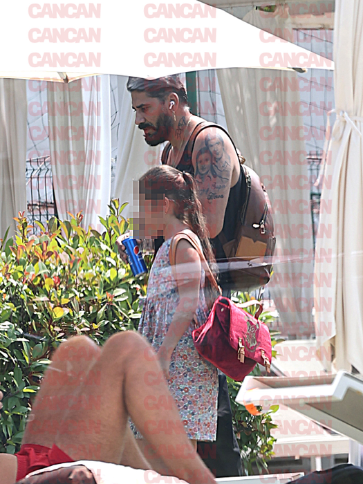 S-au relaxat câteva ore la piscină / (Sursa: CANCAN.RO)