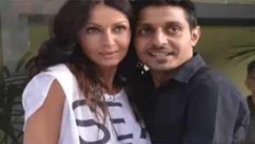 Intalnire de gradul zero intre Mihaela Radulescu si obsedatul Daniel. Vezi cum o ATINGE PE SANI de fata cu toata lumea!