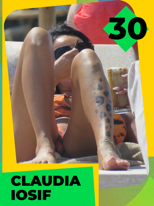 TOP 30 sexy vedete care au făcut show cu frișcă și cu înghețată! Antonia, Delia și Babs nu s-au putut abține! Avem 100 de fotografii de colecție!