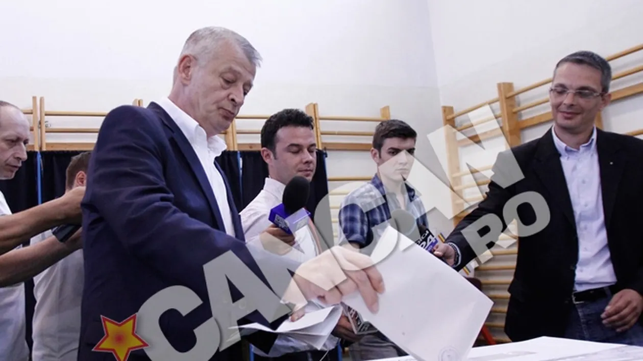 Primarul Sorin Oprescu a votat la Scoala Nr. 17, la ora 9.00: A fost un vot mai mult sentimental, din dragoste pentru Bucuresti