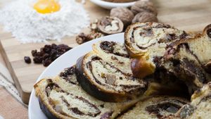 Câte calorii are o singură felie de cozonac. Câte poți mânca de Revelion fără să te îngrași