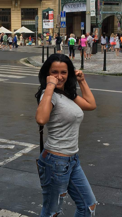 Elena, sora lui Florin Salam