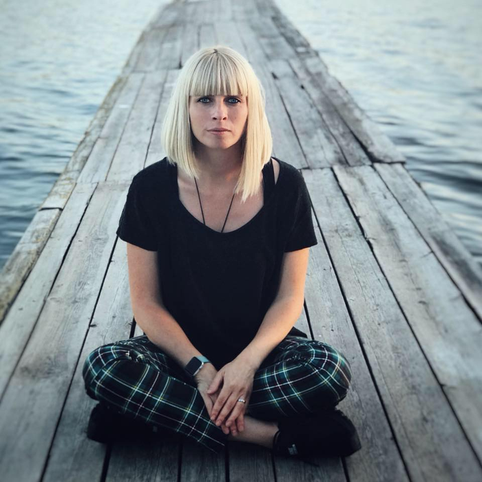 Jurnalista Ioana Moldovan, cu arsuri pe față și pe mâini, după protestele din Piața Victoriei!