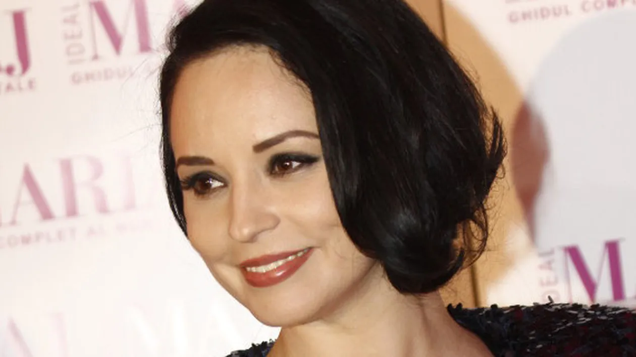 Andreea Marin, pe vremea cand nu invatase sa se penseze si avea si putina mustata!! Fotografie de colectie!